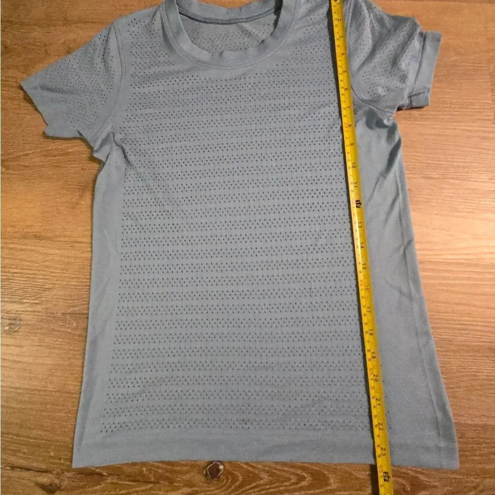 Lululemon Sky Blue Short Sleeve Women's Top - Picture 4 of 8